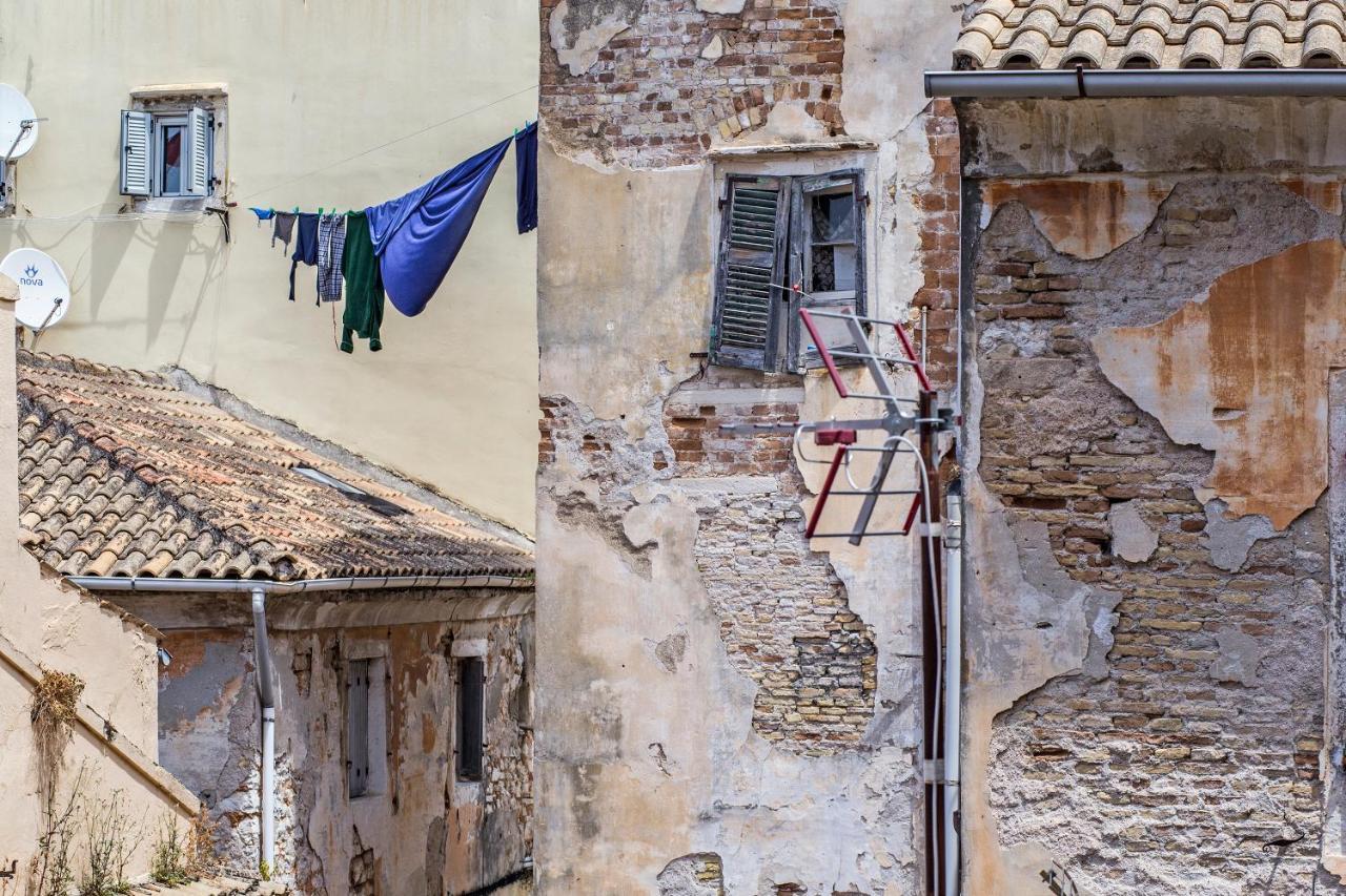 Downtown Apt At Filellinon Corfu  Bagian luar foto
